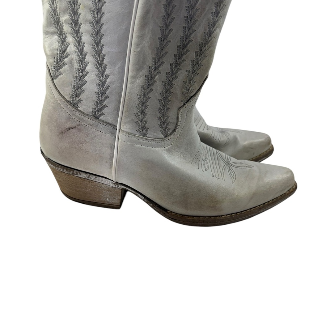 Women's White Embroidered Western Heeled Boots - Picture 3 of 11